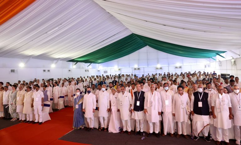 ज्येष्ठ नेत्यांना राहुल म्हणाले -डिप्रेशनमध्ये जाऊ नका, लढा खूप मोठा; सोनिया म्हणाल्या -काँग्रेस सत्तेत परतेल