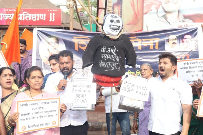 केंद्रीय मंत्र्यांचे कपडे फाडून जनाक्रोष करण्याची वेळ देशात निर्माण झाली..! संजय मोरे