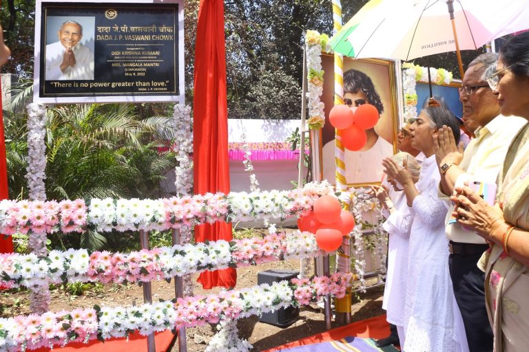 पुण्यात दादा जेपी वासवानी चौकाचे उद्घाटन!