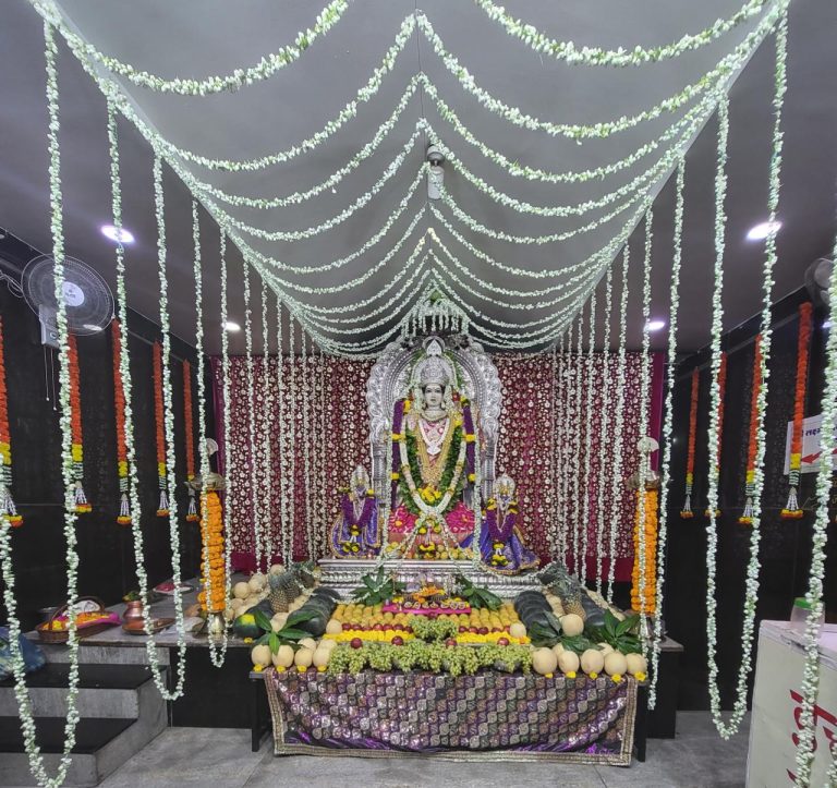 श्री लक्ष्मी माता मंदिरात उत्सवानिमित्त फळांची आरास