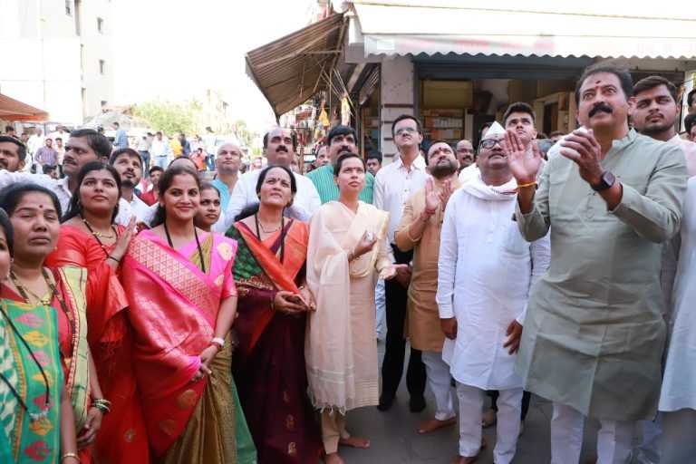 पर्यटन राज्यमंत्री कु. आदिती तटकरे यांच्या हस्ते देहू येथे आरओ प्रकल्प व थेट दर्शनसेवेचा शुभारंभ
