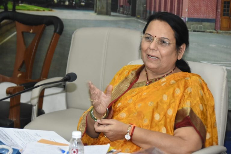 सेवानिवृत्त पोलीसाकडून अल्पवयीन मुलीवर अत्याचार प्रकरणी कठोर कारवाईची मागणी- उपसभापती डॉ. नीलम गोऱ्हे