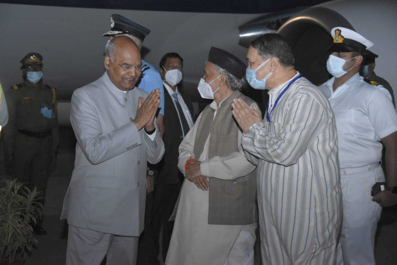 राष्ट्रपती रामनाथ कोविंद यांचे लोहगाव विमानतळावर स्वागत