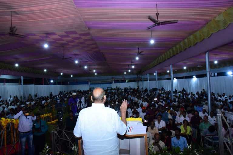 लोणकर लॉन्समध्ये शरद पवारांच्या सर्वधर्मीय ईद मिलन कार्यक्रमास उत्तुंग गर्दी