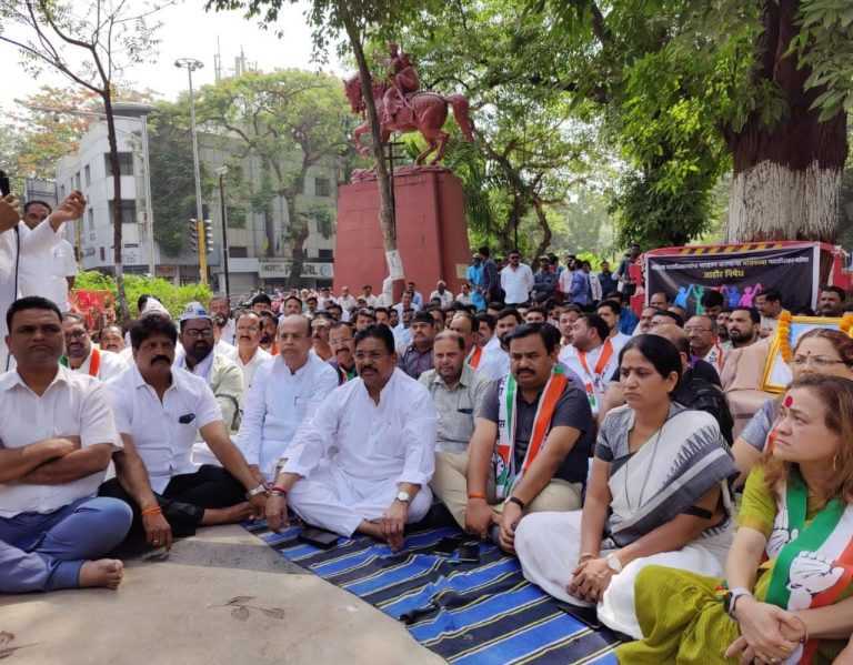 पोलिसांच्या ताब्यातील राष्ट्रवादीच्या महिलेला मारहाण करण्याची भाजपच्या पुरुष पदाधिकाऱ्याची मस्ती उतरलीच पाहजे,पूर्ण सत्ता मिळाल्यावर हे काय करतील ?
