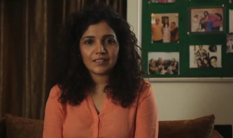 अभिनेत्री मुक्ता बर्वे ने केले ‘बाईचे माणूसपण हिरावून घेणाऱ्या व्यवस्थेवर’ भाष्य