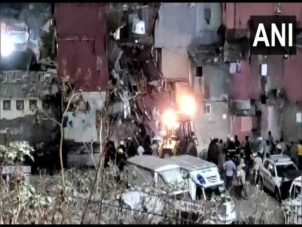  वांद्रे येथे इमारत कोसळली; एकाचा मृत्यू तर, 16 गंभीर जखमी