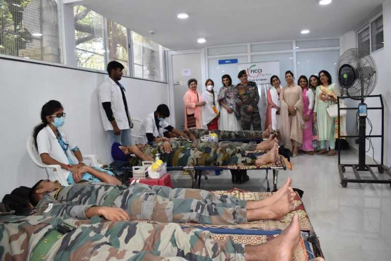 फिक्की महिला आघाडीच्या वतीने गुरुद्वारा येथे भव्य रक्तदान शिबिराचे आयोजन