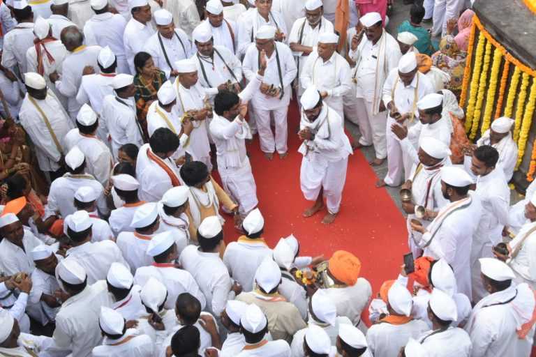 ‘ज्ञानोबा माऊली’च्या जयघोषात संतश्रेष्ठ श्री ज्ञानेश्वर महाराज पालखीचे प्रस्थान