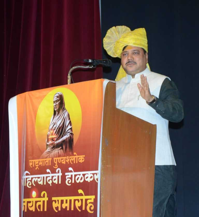 धनगर समाजाला प्राधान्याने आरक्षण द्या