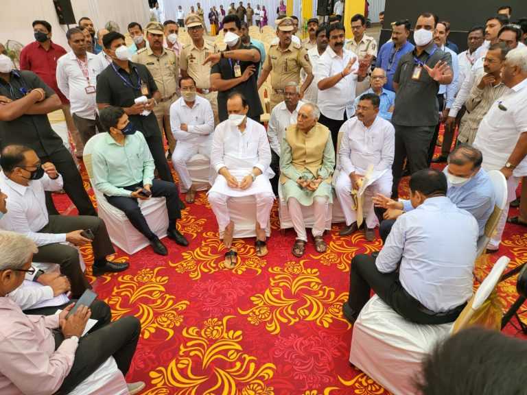 उपमुख्यमंत्री अजित पवार यांच्यासोबत झालेल्या चर्चेतून रिक्षाचालकांचे प्रश्न मार्गी लागतील – बाबा कांबळे