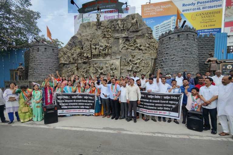 ‘गड आला पण सिंह गेला’ या शिल्पावर देखील संकल्पना .नगरसेवक अमुक तमुक..