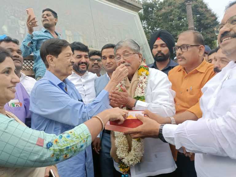 ये तो बस्स झॉंकी हैं, पुणे महापालिका बाकी हैं!