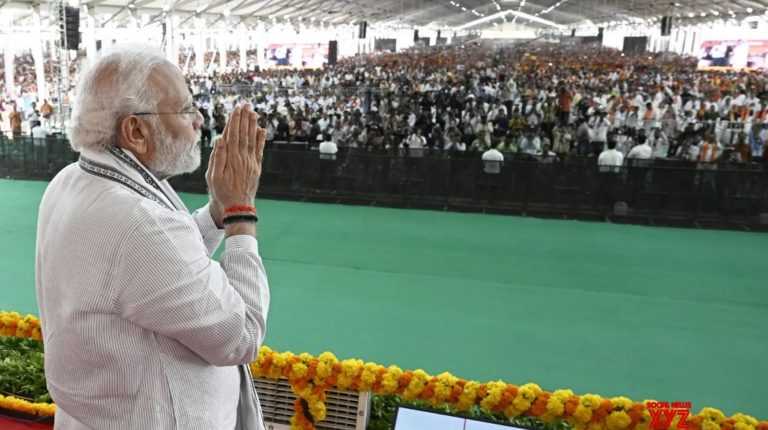 वडोदरा येथे गुजरात गौरव अभियानात पंतप्रधान सहभागी:21,000 कोटी रुपये खर्चाच्या विकास प्रकल्पांचे उद्घाटन