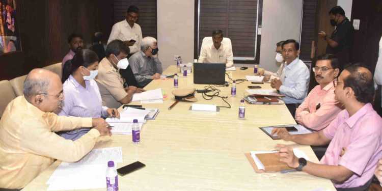 बेशिस्त, बेदरकारपणे वाहन चालविणाऱ्यांवर कडक कारवाई करा – गृहराज्यमंत्री शंभूराज देसाई