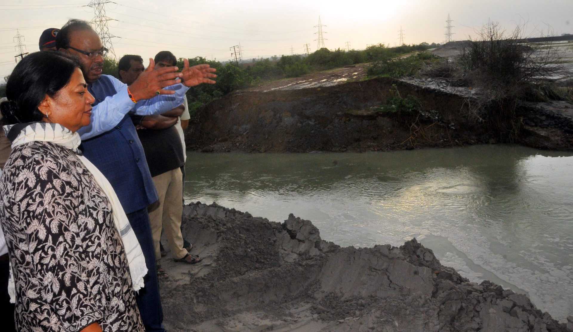 कोराडी वीज केंद्राचा ॲशपाँड फुटल्याने पाच गावांत पाणी शिरले; जीवितहानी नाही