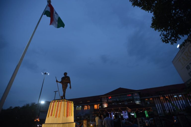 पुणे रेल्वे स्थानकावरील गर्दी, चेंगराचेंगरी आणि एकाचा मृत्यू याबाबत न्यायालयीन चौकशीची गरज