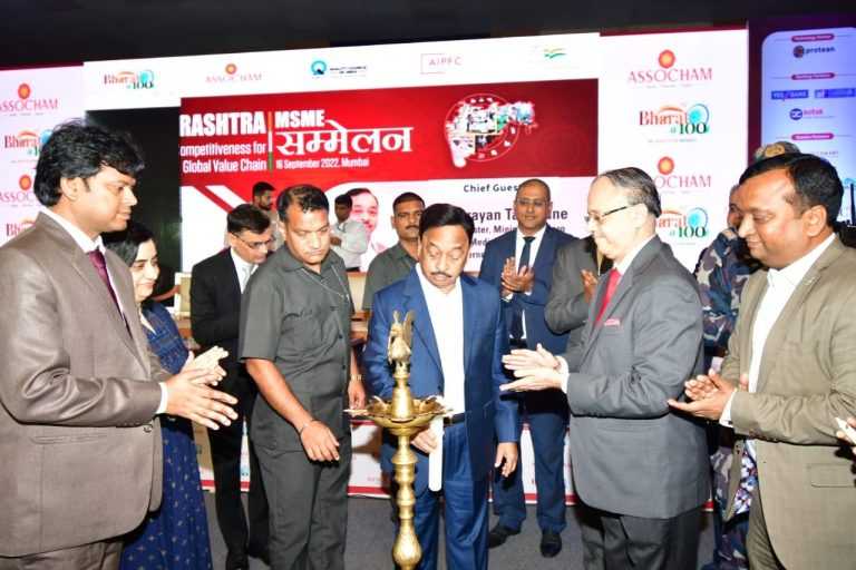 मुंबईमध्ये झालेल्या सूक्ष्म, लघु व मध्यम उद्योग संमेलनाचे नारायण राणे यांच्या हस्ते उद्‌घाटन