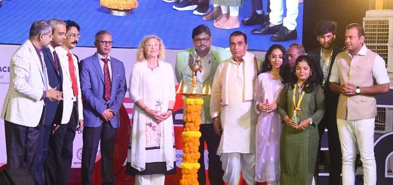 ज्ञानाची उत्कंठा व मानवतेमुळे यशाचे शिखर गाठता येते‘राइड इनोव्हेशन कॉन्क्लेव्ह’च्या उद्घाटन प्रसंगी नमिता थापर यांचे विचार