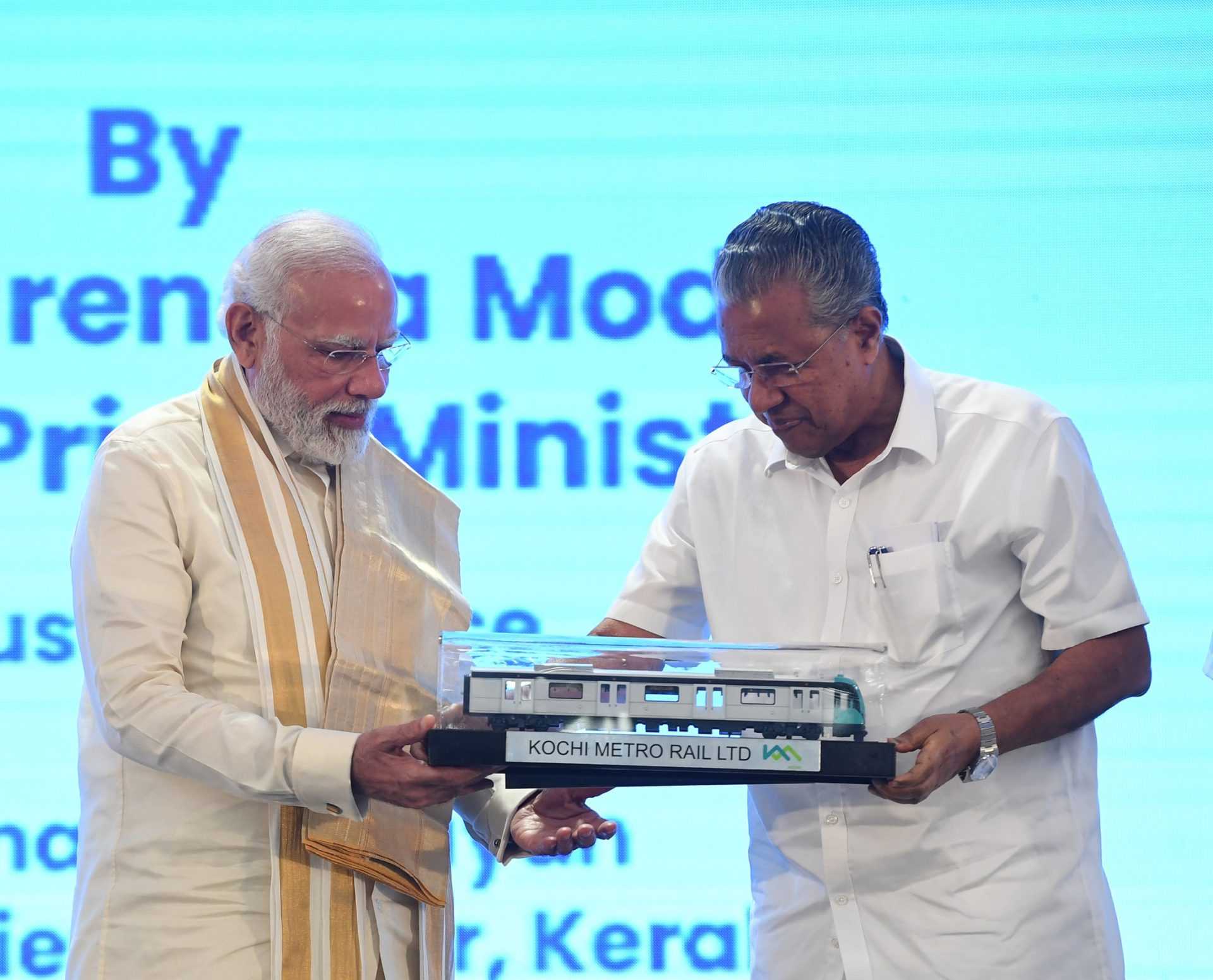 पंतप्रधान नरेंद्र मोदी यांच्या हस्ते कोची मेट्रो आणि भारतीय रेल्वेच्या 4,500 कोटींपेक्षा अधिक खर्चाच्या विविध प्रकल्पांची पायाभरणी आणि लोकार्पण
