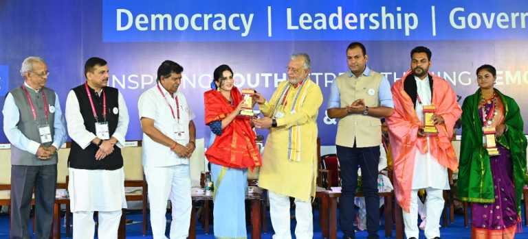 सत्ता समतोलासाठी लोकशाही आणि उद्योगविश्‍वात समन्वय हवा.