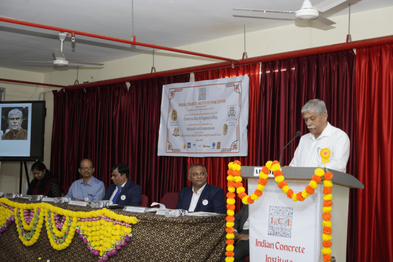 विद्यार्थ्यांनी आपल्या कल्पनांचा वापर नव संशोधनासाठी करावा….. डॉ.नितीन करमळकर