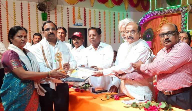 समाज घडविण्यात शिक्षकांचे अनन्य साधारण महत्व-सुरेश कोते