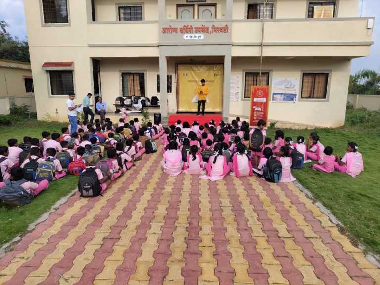 यंदा गणेश चतुर्थीला दौंड व सांगलीतील मुलांनी किफायतशीर डिजिटल शिक्षणाचा आनंद घेतला