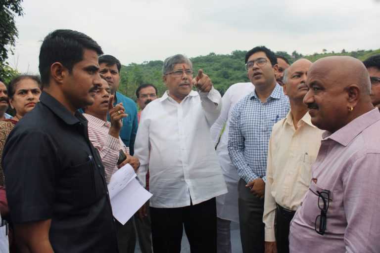 पाषाण -सूस सेवा रस्त्याचे काम तातडीने पूर्ण करा,सूसमधील गार्बेज प्लांटची भिंत आत घेऊन वाहतूक कोंडी सोडवा