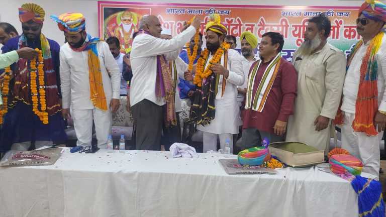 ऑटो रिक्षा, टॅक्सी संघटनेच्या राष्ट्रीय फेडरेशन राष्ट्रीयअध्यक्षपदी बाबा कांबळे यांची नियुक्ती