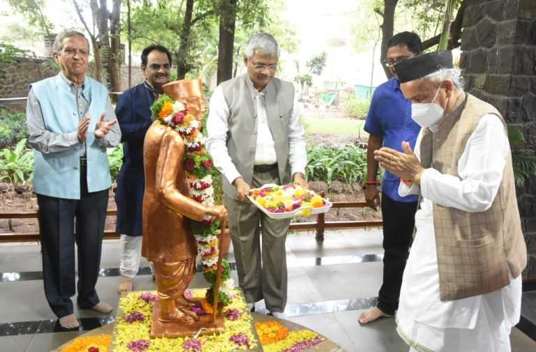 राज्यपाल भगत सिंह कोश्यारी यांची महर्षी कर्वे स्त्री शिक्षण संस्थेला भेट