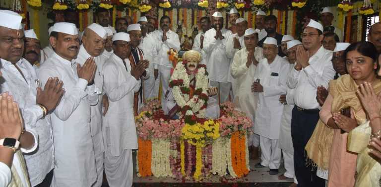 जगद्गुरू संत तुकाराम महाराजांच्या सुवर्णजडीत मंदीर निर्मितीसाठी खुल्या हृदयाने दान करावेः खासदार श्रीनिवास पाटील
