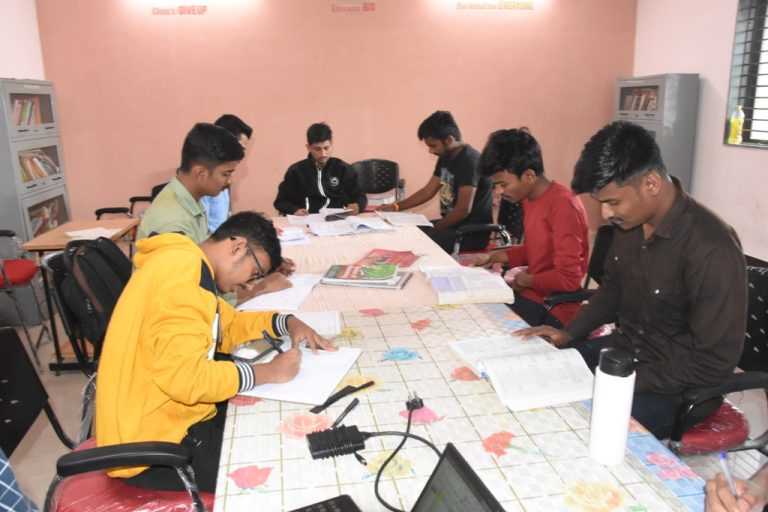 सामाजिक न्याय विभागाच्या वसतिगृहात राहणाऱ्या मुलांची गरुडझेप,पाच विद्यार्थ्यांना कँपस निवडीद्वारे मिळाले २१ लाखापर्यंतचे पॅकेज