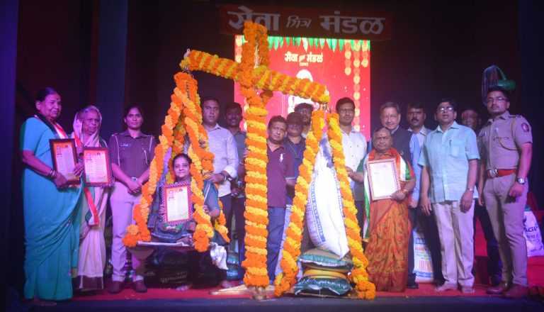 वीरमाता-पत्नींची धान्यतुला करुन दिला ७५० किलो धान्यरुपी प्रसाद 