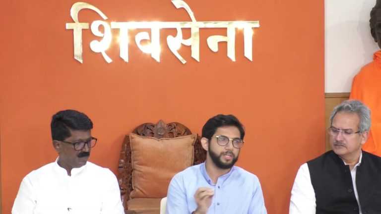 “महाराष्ट्रातील प्रकल्पांसाठी चेन्नईत मुलाखती का?”; आदित्य ठाकरेंचा सवाल