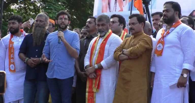 तुम्ही खोके घेऊन एकदम ओके, पण तरुणांच्या रोजगाराचे काय? आदित्य ठाकरेंचा शिंदे सरकारला सवाल