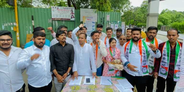 राष्ट्रवादी विद्यार्थी कॉंग्रेस ची राज्य सरकार विरोधात सह्यांची मोहीम