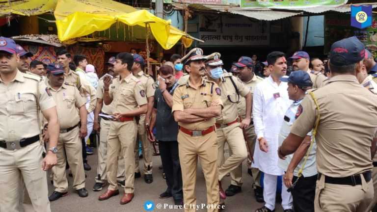 एका माजी नगरसेवकाच्या मंडळाच्या हटवादी भूमिकेने संतापले पुण्याचे पोलीस आयुक्त अमिताभ गुप्ता