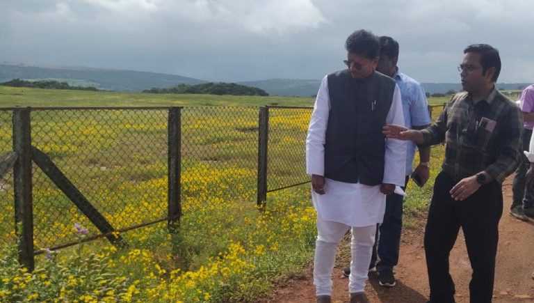 शालेय शिक्षणमंत्री दीपक केसरकर यांची कास महोत्सव व कास पठारास भेट