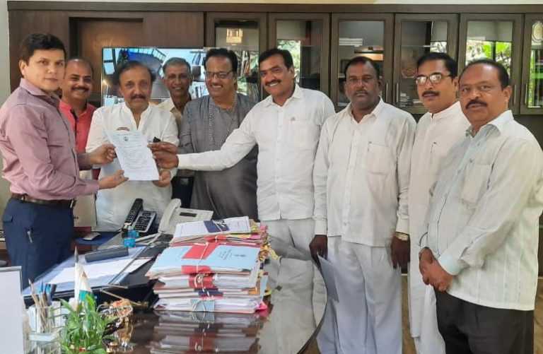 मनपा सेवकांसाठीअंशदायी आरोग्य योजना(CHS) रहावी.. खाजगी विम्याचा घाट नको.. राजीव गांधी स्मारक समितीची मागणी