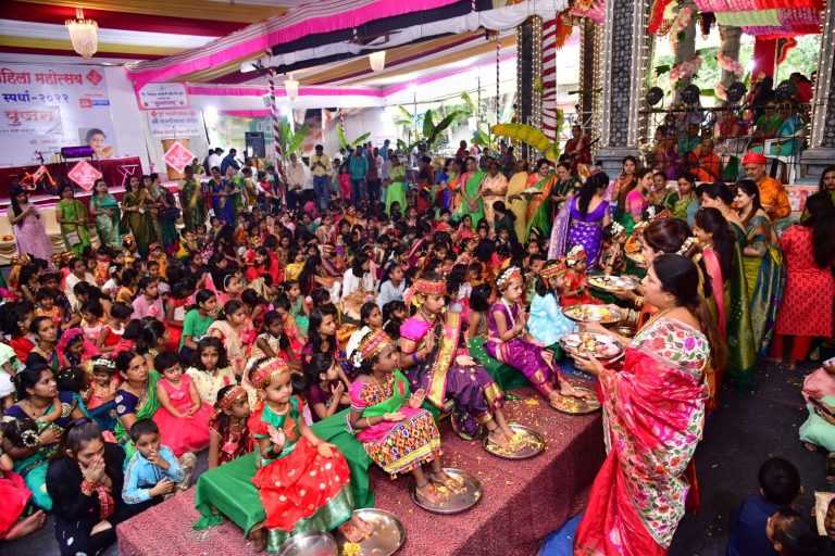 पुणे नवरात्रौ महिला महोत्सवात ललित पंचमीनिमित कन्या पुजानाचा भव्य सोहळा