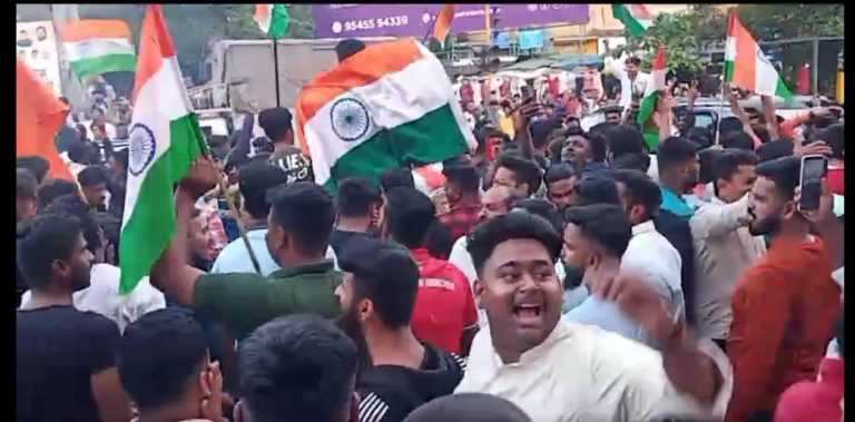 भारतानं पाकला हरवलं ..पुण्यात  गुडलक चौकात जल्लोष अन गोंधळ