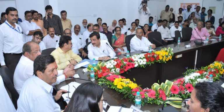 महापालिकेच्या सेवानिवृत्त शिक्षकांना निवृत्तीविषयक लाभ तात्काळ द्या – पालकमंत्री मंगल प्रभात लोढा