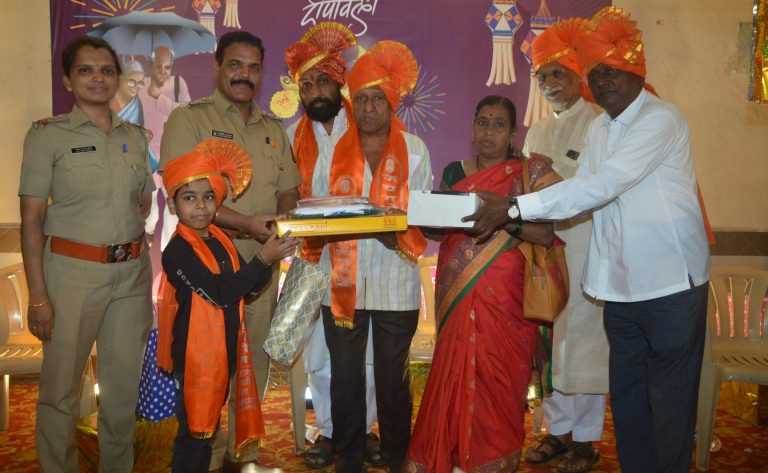  दिवाळी आजी-आजोबांसोबत…