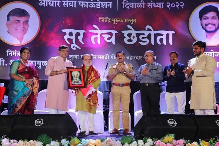 तुळशीबागवाले कॉलनी मैदानात “सुर तेच छेडिता” ने आणली बहारदार संध्याकाळ