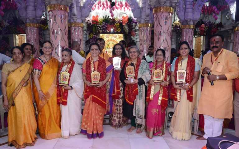 देवीसमोर नतमस्तक होताच मिळते शक्ती आणि उर्जा -ज्येष्ठ लेखिका डॉ.संगीता बर्वे