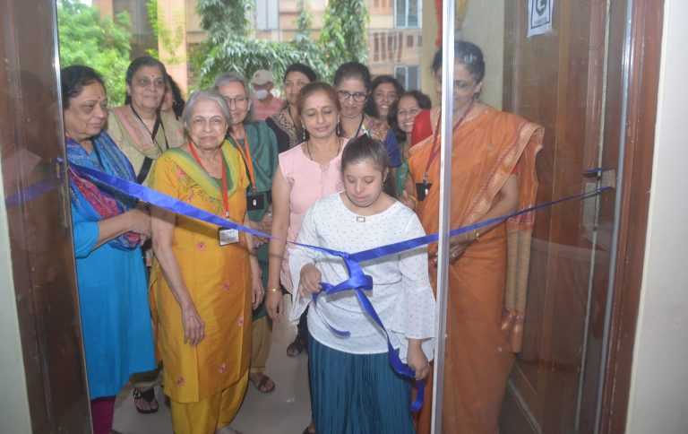 दिव्यांग व दृष्टीहिन व्यक्तींच्या कलागुणांना प्रदर्शनातून ‘प्रोत्साहन’ 