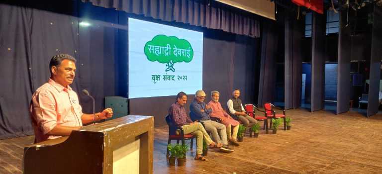 यशस्वी वृक्ष लागवड करणाऱ्यांचा सत्कार 