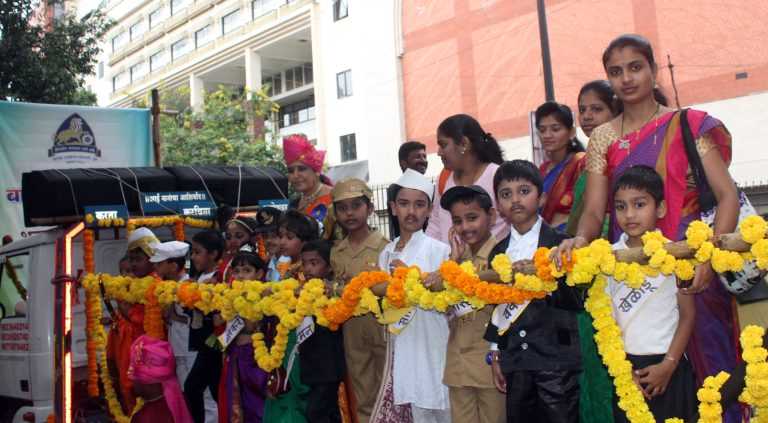 शताब्दी पूर्ती निमित्त आयोजित शोभायात्रेत बालशिक्षण शाळेच्या नावलौकिकाचे दर्शन