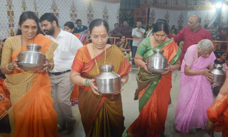 घागर फुंकणे कार्यक्रमातून  ‘श्री सप्तश्रृंगी महालक्ष्मी’ चे नमन 